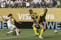 به‌رغم ۹ نفره شدن، رئال مادرید زنبورها را شکست داد و راهی نیمه‌نهایی شد