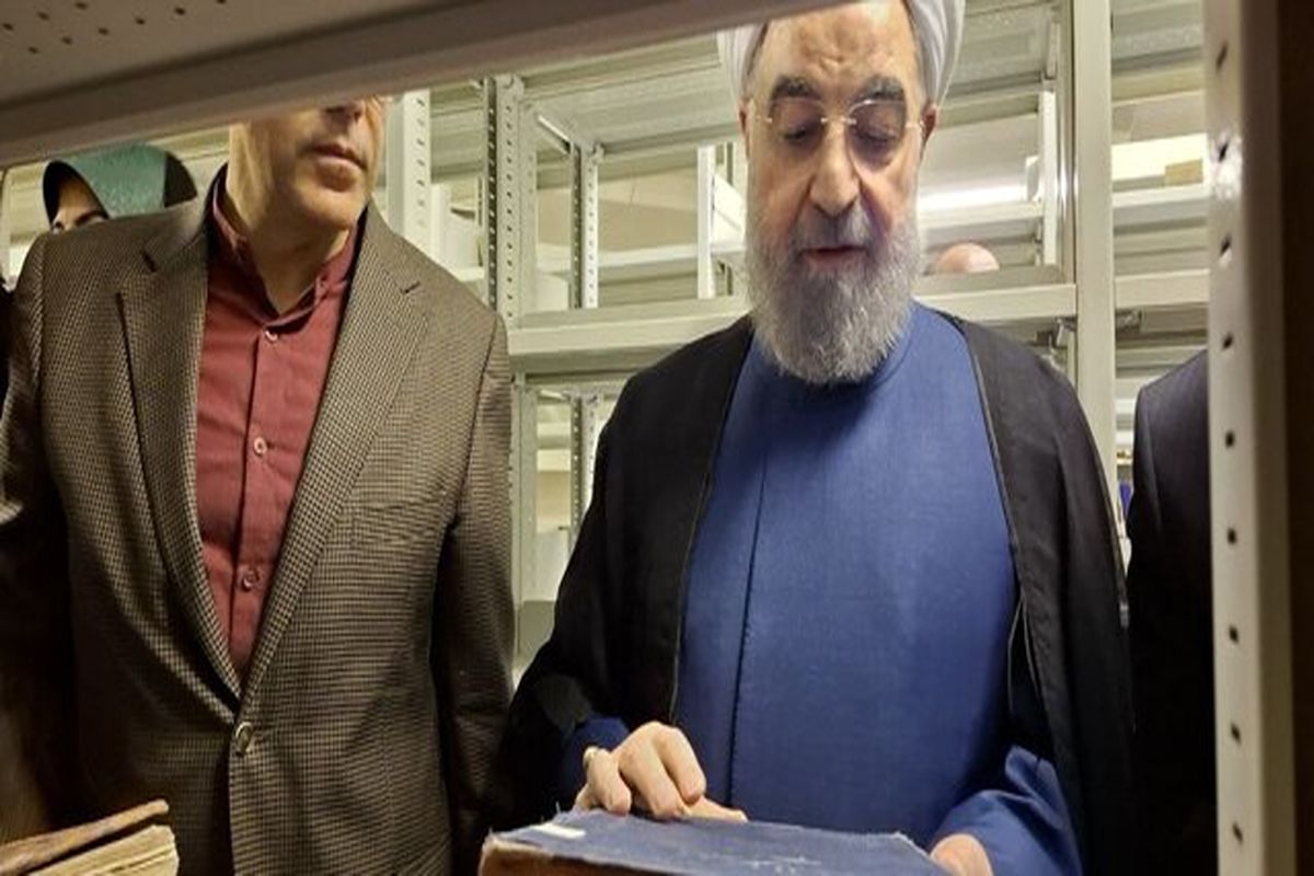 حسن روحانی کتابخانه شخصی خود را به کتابخانه ملی اهدا کرد