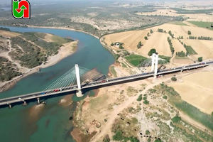 برای نخستین بار در کشور، تست ارتعاش برای کنترل کشش کابل‌های پل کابلی شوشتر انجام شد