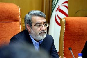 روحانی کمترین فاصله را با رهبری داشته است/ به چه حقی اکثر مردم را از دایره انقلاب دور می‌کنیم؟