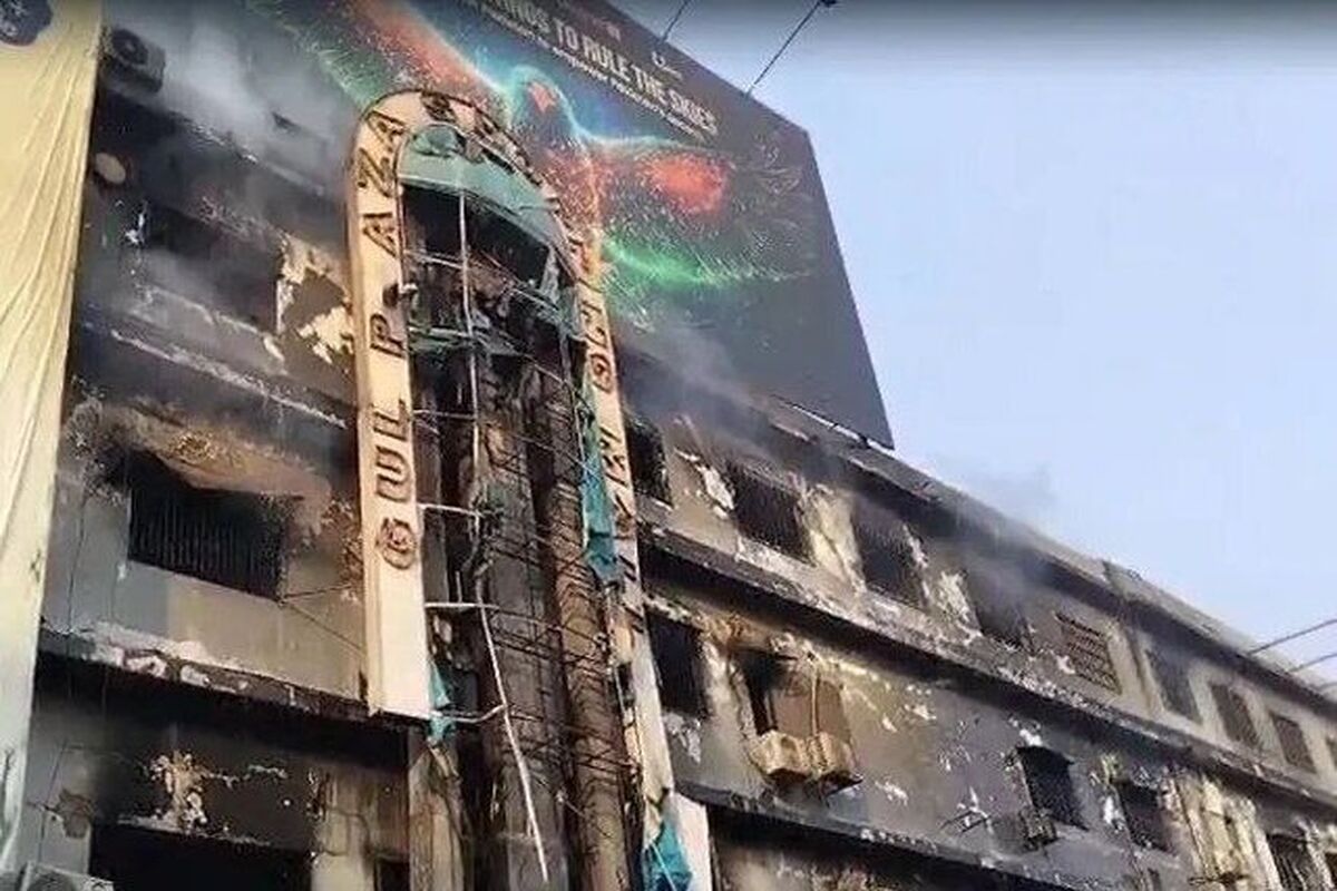 سفیر ایران در پاکستان با خانواده‌های قربانیان آتش‌سوزی در کراچی ابراز همدردی کرد