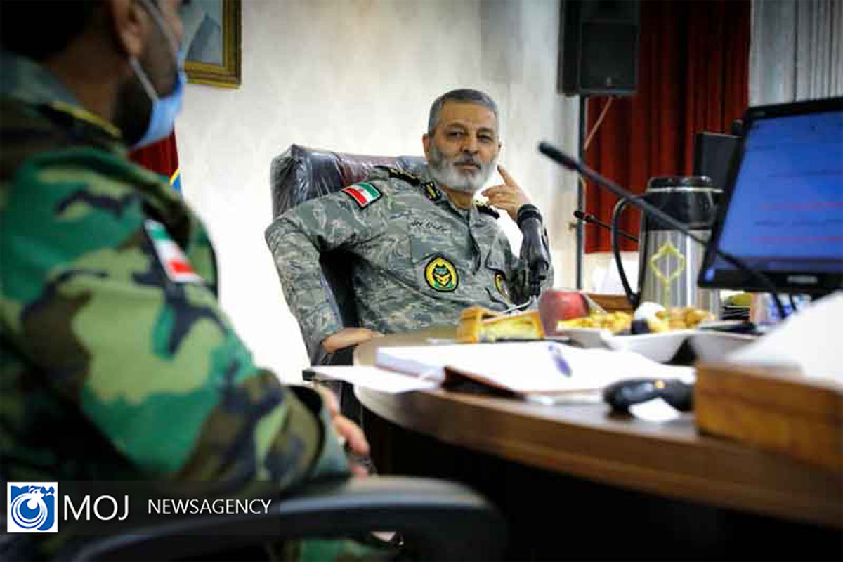 نشست هم اندیشی فرمانده کل ارتش با مشاوران جوان