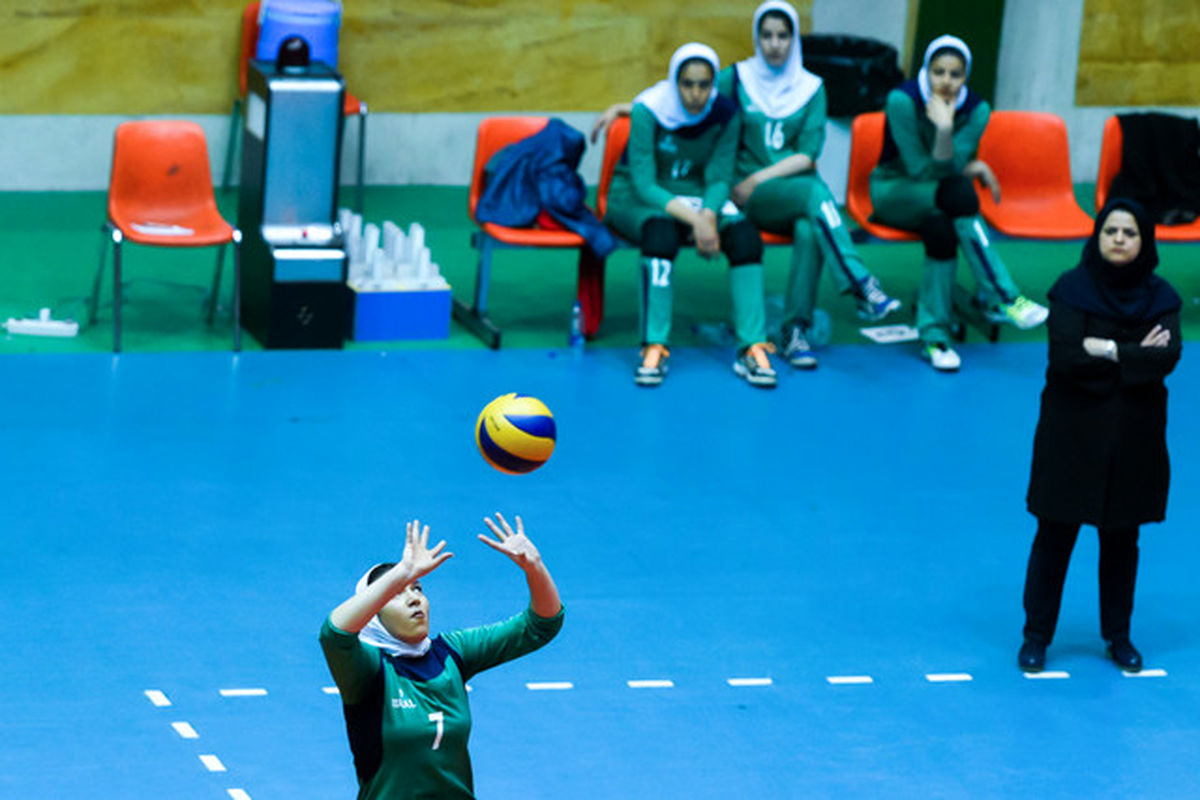 تمرین والیبال بانوان