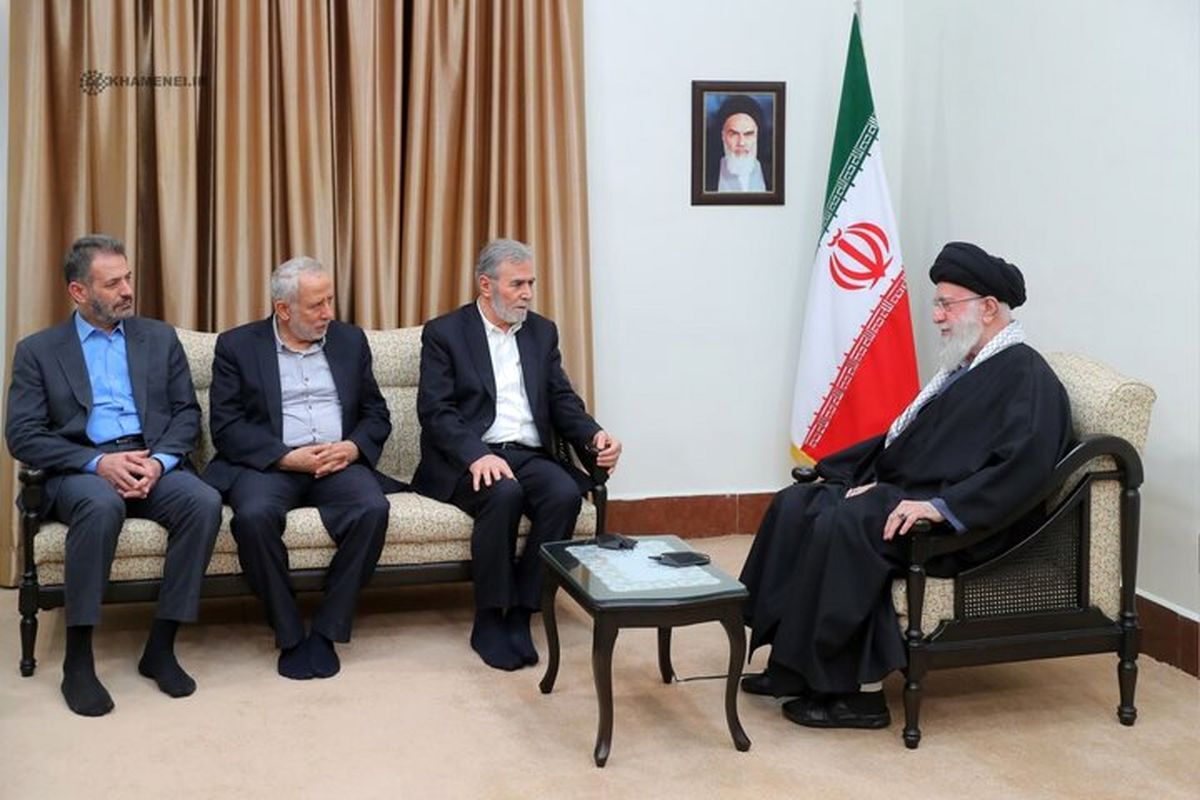 دیدار رهبری با زیاد نخاله