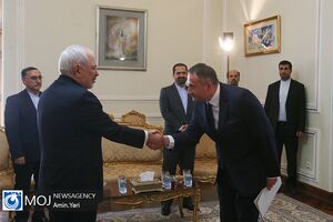 تقدیم رونوشت استوارنامه سفیر لهستان به ظریف