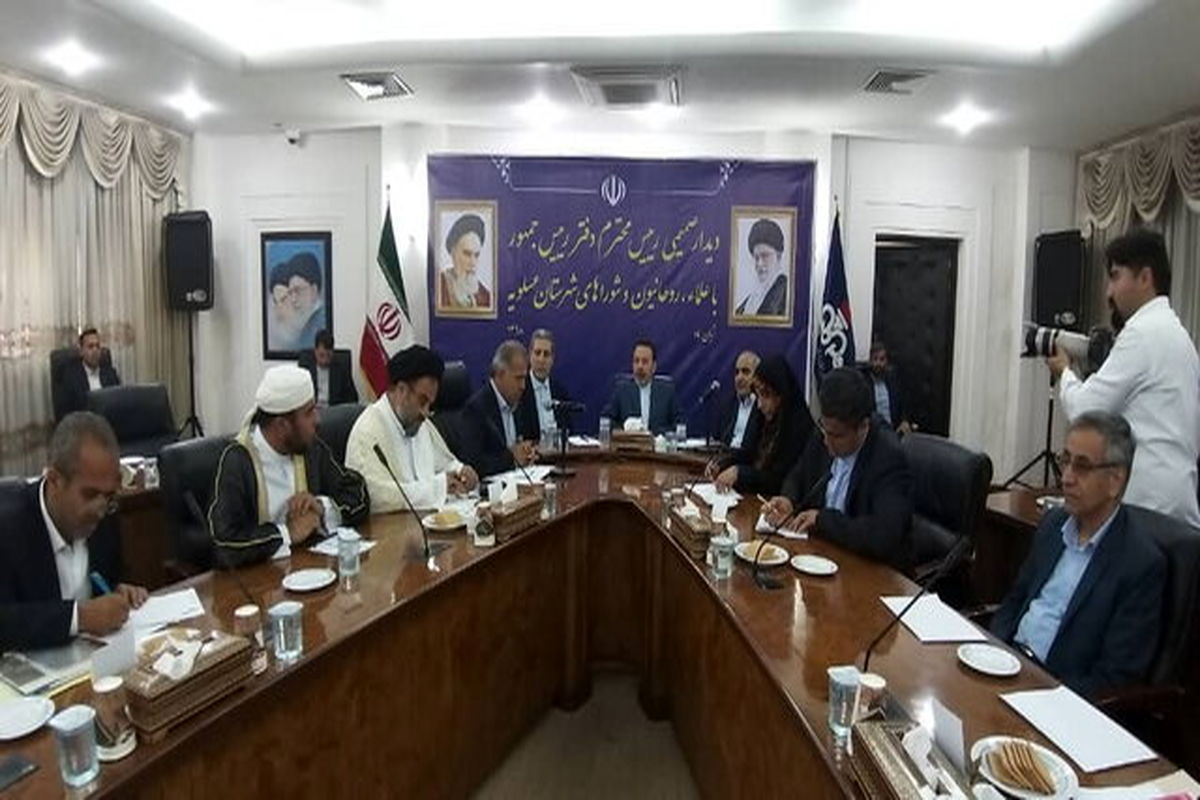 دیدار واعظی با علما و روحانیون شهرستان عسلویه