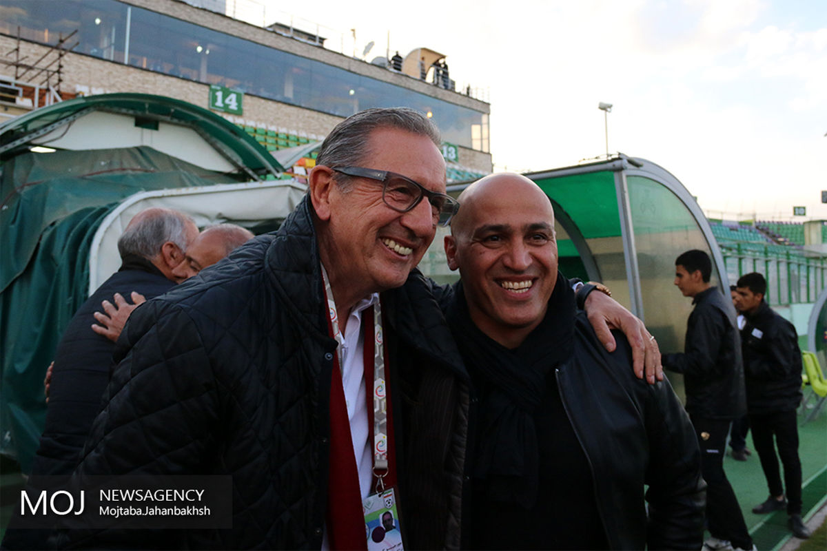 دیدار تیم های فوتبال  ذوب آهن اصفهان و تراکتورسازی تبریز