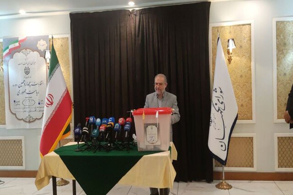 قائم مقام دبیر شورای نگهبان رای خود را در صندوق انتخابات انداخت