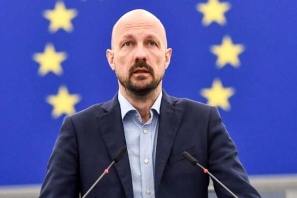 اروپا نباید در برابر تهدیدات ترامپ علیه ایران سکوت کند