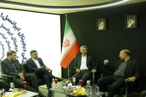 رئیس رگولاتوری از غرفه ایرانسل در نمایشگاه الکامپ بازدید کرد