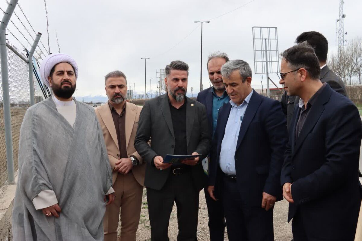 کاشت نهال به یاد رهبر شهیدانقلاب