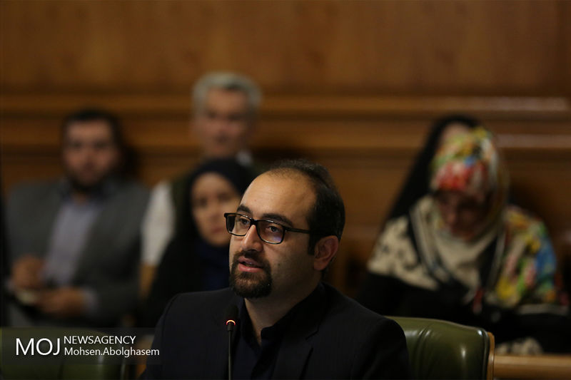 برخی از عوامل شهرداری گونههای گیاهی پارک پردیسان را ازبین بردهاند