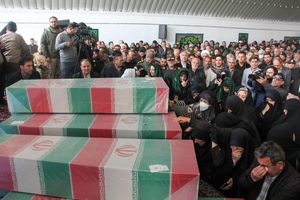 استقبال مردم شیراز از پیکر مطهر ۸ شهید گمنام +تصاویر