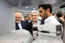 بازدید ستاری و ظریف از نمایشگاه دائمی محصولات فناورانه پارک فناوری پردیس