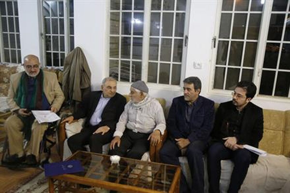 دیدار استاندار قم با خانواده شهید