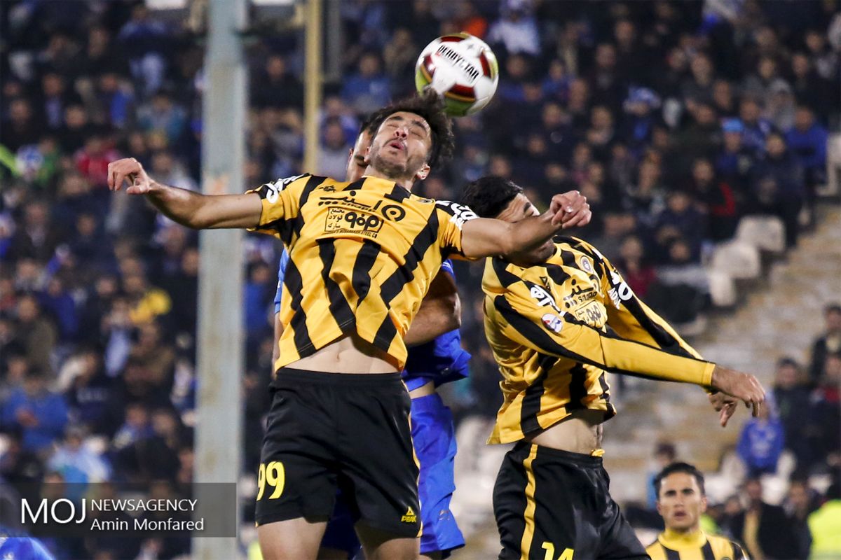 دیدار تیم های استقلال تهران و سپاهان اصفهان