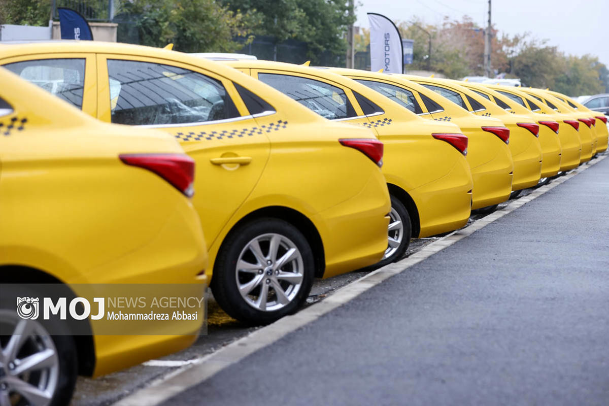 آئین رونمایی و آغاز واگذاری ۵۰۰۰ دستگاه خودرو FMC 511 به ناوگان تاکسیرانی شهری کشور