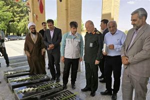 دیدار مدیرعامل گروه فولاد مبارکه و فرمانده سپاه صاحب‌الزمان (عج) استان اصفهان با مادر ۴ شهید دفاع مقدس