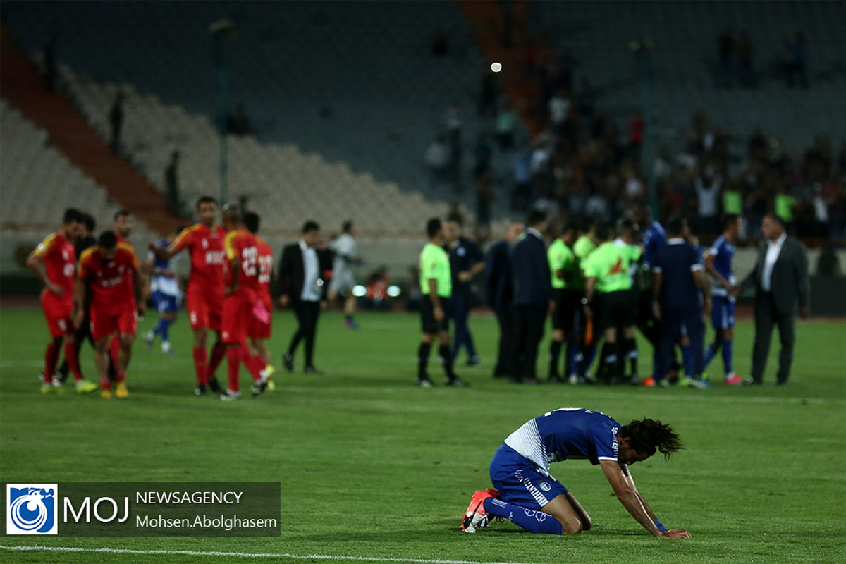 دیدار تیم های فوتبال استقلال تهران و فولاد خوزستان