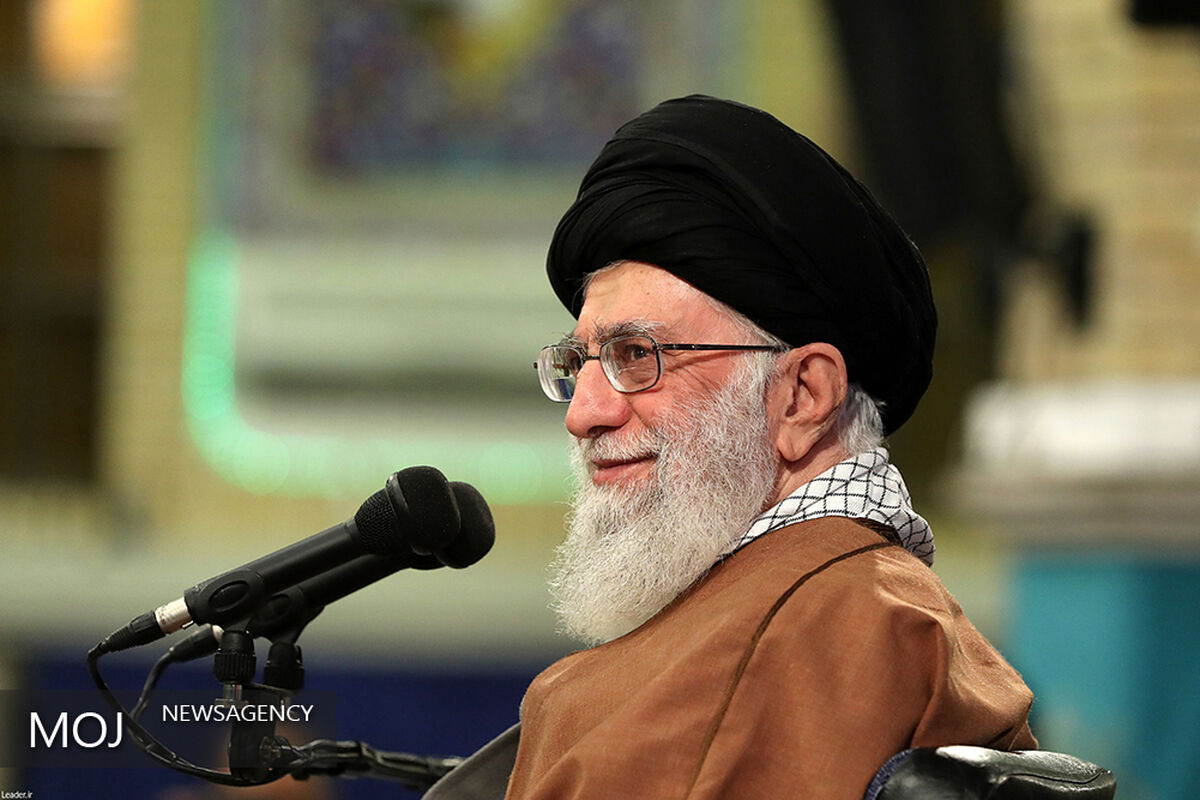 دیدار جمعی از مداحان اهل بیت (ع) با مقام معظم رهبری
