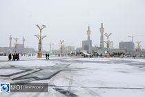 پارو کردن برف در حرم مطهر رضوی