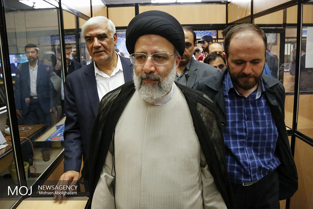 بازدید سید ابراهیم رئیسی از ستاد انتخابات کشور