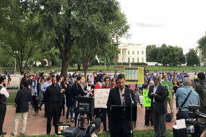 تجمع پرستاران آمریکایی مقابل کاخ سفید به دلیل کمبود امکانات