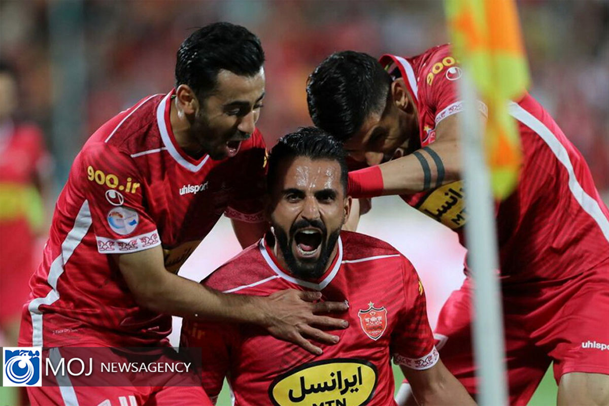 دیدار تیم های فوتبال پرسپولیس و پیکان