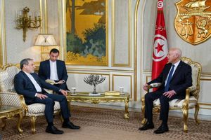 دیدار وزیر خارجه ایران با رئیس‌جمهور تونس در قصر قرطاج