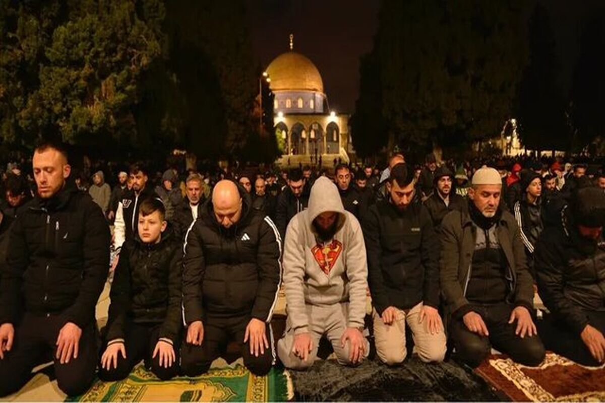فلسطینی ها در اولین روز ماه رمضان در مسجد الاقصی نماز خواندند