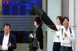 طوفان های شدید، ارتباطات زمینی و هوایی توکیو را متوقف کرد