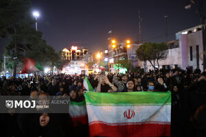 هیات‌های مذهبی با پرچم «یا حسین» در میدان وحدت و حمایت از ایران اسلامی حضور دارند