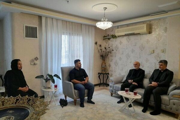 دبیر ستاد حقوق‌بشر با خانواده‌ دو شهید والامقام جنگ ۱۲ روزه دیدار کرد
