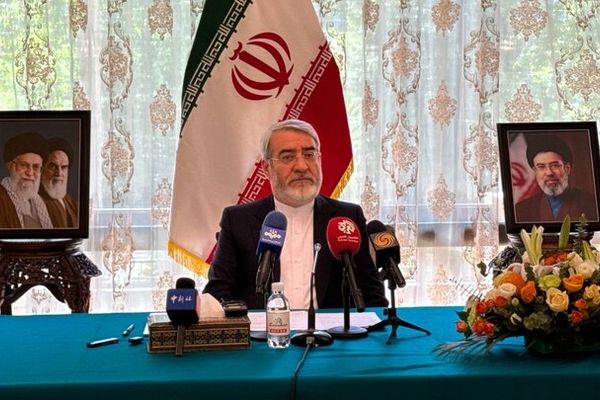 سفیر ایران ادعای حمله ایران به نفتکش چینی در تنگه هرمز را رد کرد
