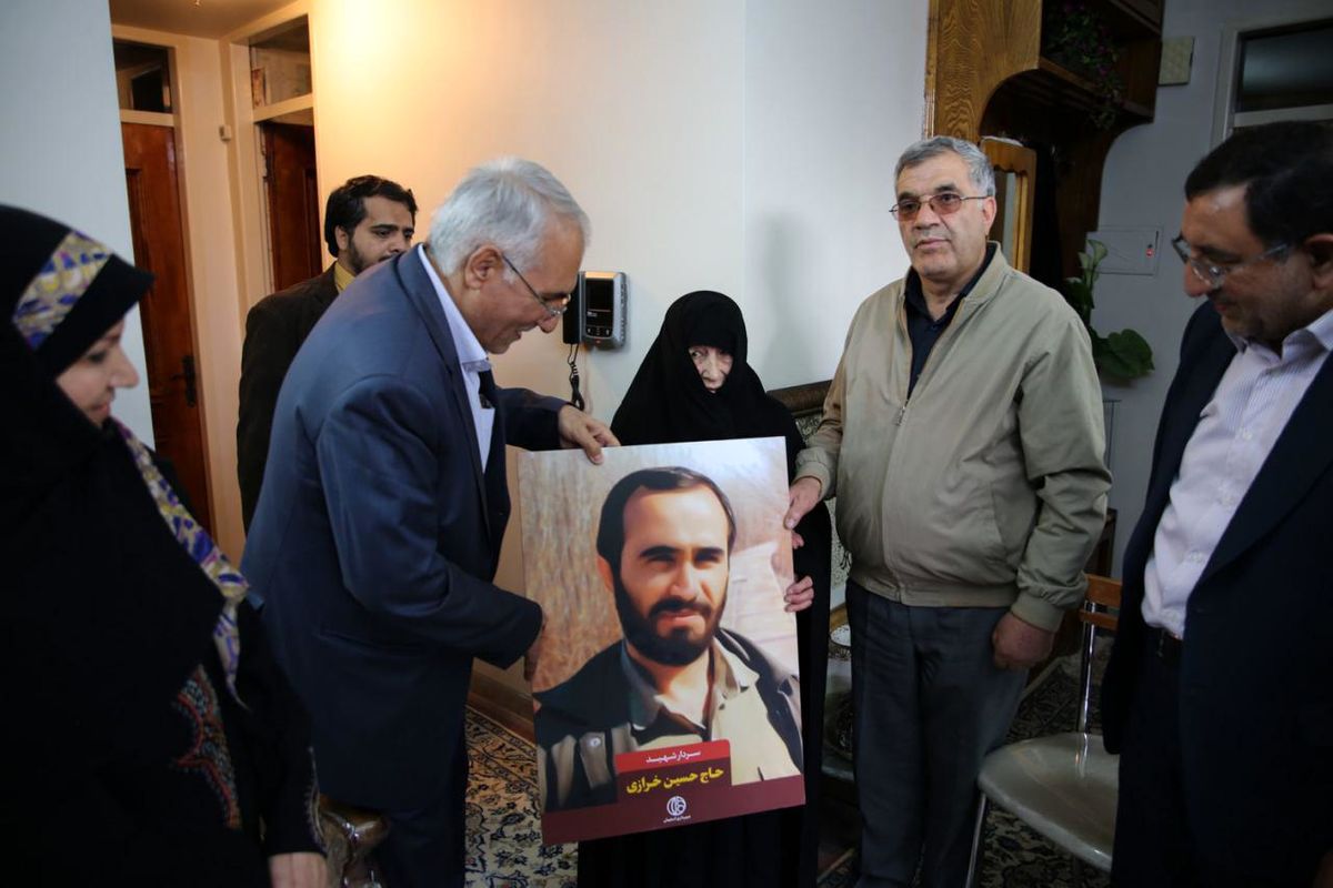 اصفهان- دیدار شهردار و مادر شهید خرازی