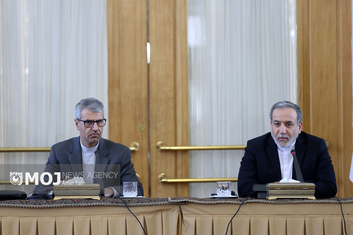 نشست وزیر امور خارجه با سفرا، کارداران و روسای نمایندگی‌های خارجی