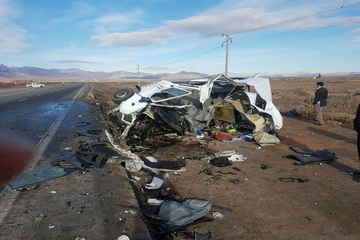 تصادف ون با اتوبوس