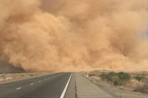 گرد و غبار نفس سیستان را بریده است/ سیستانی‌ها دو سوم سال را هوای خطرناک تنفس می‌کنند