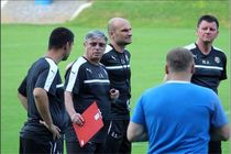 خط قرمزی که دور نام علی کریمی کشیده شد