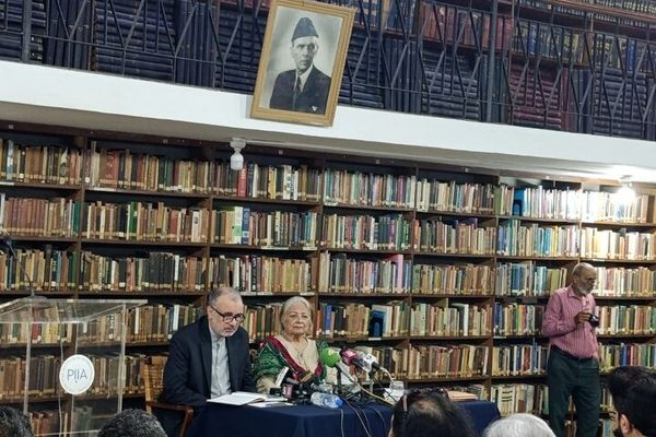دیپلماسی دفاعی ایران در اوضاع کنونی بر پایه دفاع قاطعانه از خاک وطن است