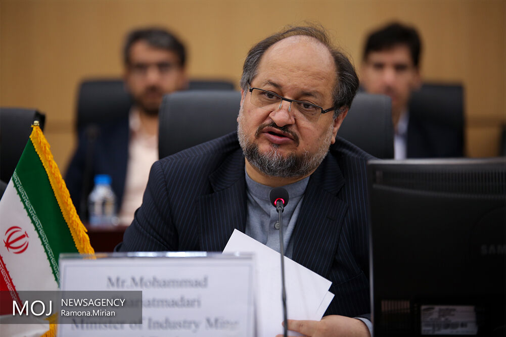 بانک مرکزی باید اسامی دریافت کنندگان ارز 4200 تومانی را اعلام کند