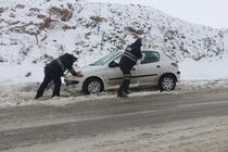امداد رسانی به خودروهای گرفتار در برف و کولاک 