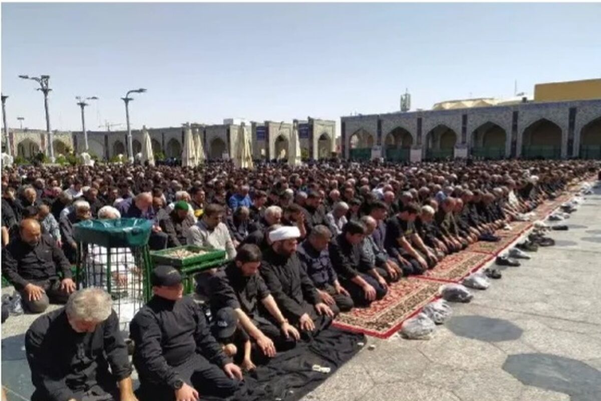 اقامه نماز ظهر عاشورا در حرم مطهر رضوی