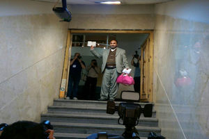 داوطلب ثبت نام در انتخابات 96 با کیف صورتی!