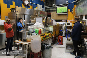 تماشای دیدار فوتبال ایران و عمان در سطح شهر