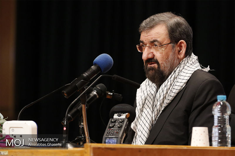 دشمن با اعمال تحریم و فشار، می خواهد ما را در تنگنا قرار دهد/ نباید نشانی غلط به مردم داد