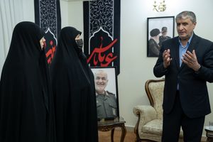 اسلامی با خانواده شهیدان «باقری»، «سلامی»، «حاجی‌‌زاده» و «رشید» دیدار کرد