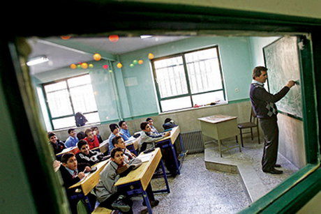 بخشی از مطالبات معوق کارکنان آموزش و پرورش دلفان پرداخت شد