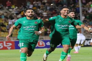 چادرملو با پرسپولیس بازی می‌کند