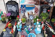 لحظه تحویل سال و آغاز بهار جان‌ها باغ شهر صفوی در کنار شهدای نجف آباد